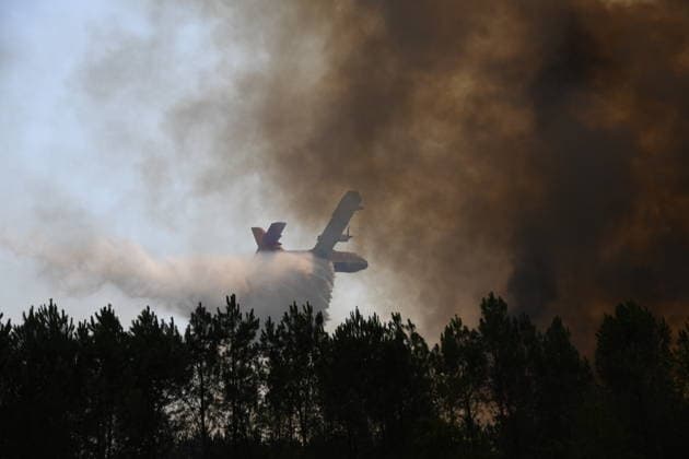 Wildfire response continues in Bordeaux BORDEAUX, FRANCE - JULY 29: Extinguishing efforts contine after a wildfire broke out in Lanton, Gironde near Bordeaux, France, following a massive wildfire on July 29, 2026. Volunteers and rescue workers gather nearby to eat and rest as emergency response operations continue in the affected areas. Dragan Lekic Anadolu Bordeaux France. Editorial use only. Please get in touch for any other usage.  Copyright: x2026xAnadoluxDraganxLekicx