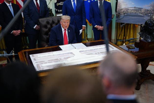 President Trump Announces Dulles Airport Redesign and Overhaul United States President Donald J Trump exhibits a model as he makes an announcement in the Oval Office of the White House in Washington, DC, USA on Wednesday, July 29, 2026. The President is announcing a redesign and overhaul of Washington Dulles International Airport in Northern Virginia. Credit: Aaron Schwartz Pool via CNP Washington District of Columbia United States  Copyright: xPool ABACAx