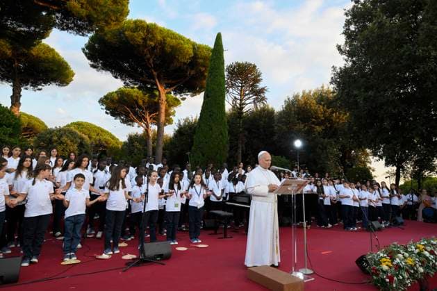 ITALY - POPE LEO XIV DURING A CONCERT IN BORGO LAUDATO SI , A 55-HECTARE EDUCATIONAL AND ENVIRONMENTAL CENTER, AT CASTEL GANDOLFO - 2026 7 29 Italy, Castel Gandolfo , Vatican, 2026 7 29 Pope Leo XIV during a concert in Borgo Laudato Si, a 55-hectare educational and environmental center, at Castel Gandolfo . Borgo Laudato Si hosted a prayer gathering promoted by the Laudato Si Centre for Higher Education and the Andrea Bocelli Foundation, bringing together an international choir of 164 children and young people from five crisis-affected regions around the world. EDITORIAL USE ONLY - NO BOOKS Copyright: xVATICANxMEDIAx