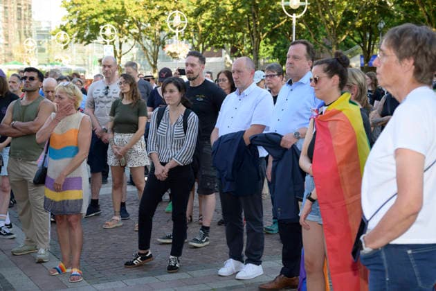 Berlin, Anschlag auf den Christopher Street Day, Mahnwache in Dortmund auf dem Friedensplatz 29.07.2026, Mahnwache slado, 29.07.2026 CSD Teilnehmende bei der Mahnwache Dortmund Friedensplatz Dortmund NRW Deutschland *** July 29, 2026, Slado Vigil, July 29, 2026 CSD Participants at the Vigil, Dortmund Friedensplatz, Dortmund, North Rhine-Westphalia, Germany