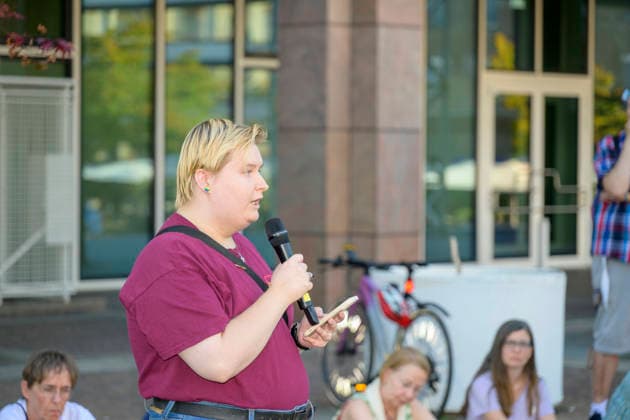 Berlin, Anschlag auf den Christopher Street Day, Mahnwache in Dortmund auf dem Friedensplatz 29.07.2026, Mahnwache slado, 29.07.2026 CSD Julien Kuhnen, vertritt heute hier die SPD AG queer auf der Mahnveranstaltung. Dortmund Friedensplatz Dortmund NRW Deutschland *** July 29, 2026, Slado Vigil; July 29, 2026, CSD Julien Kuhnen, representing the SPD AG Queer today at the vigil at Friedensplatz in Dortmund, North Rhine-Westphalia, Germany