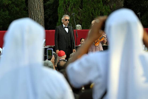 ITALY - POPE LEO XIV DURING A CONCERT IN BORGO LAUDATO SI , A 55-HECTARE EDUCATIONAL AND ENVIRONMENTAL CENTER, AT CASTEL GANDOLFO - 2026 7 29 Italy, Castel Gandolfo , Vatican, 2026 7 29 Italian singer Andrea Bocelli performs during the Canticle of Peace prayer and fraternity meeting with Pope Leo XIV at Borgo Laudato Si in Castel Gandolfo, about 30 kilometers (19 miles) southwest of Rome, Italy. EDITORIAL USE ONLY - NO BOOKS Copyright: xALESSIAxGIULIANIx