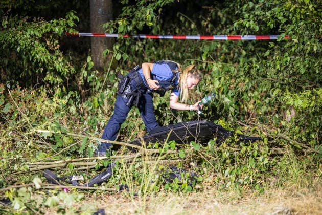 Tödlicher Unfall auf Waldstrecke Am 29.07.2026 kam es gegen 21 Uhr auf der Isenburger Schneise im Frankfurter Oberwald zwischen Frankfurt am Main und Neu-Isenburg zu einem schweren Verkehrsunfall zwischen einem Honda SUV und einer Mercedes-Benz Limousine. Nach Angaben der Feuerwehr Frankfurt wurde eine Person tödlich verletzt, drei weitere Personen schwer. Die Mercedes-Benz Limousine prallte gegen einen Baum und wurde total zerstört, mindestens eine eingeklemmte Person musste von der Feuerwehr befreit werden. Eine Person wurde reanimiert und schwerstverletzt in ein Krankenhaus gebracht. Die Straße war voll gesperrt, die Polizei ermittelte den Unfallhergang, auf Anordnung der Staatsanwaltschaft wurde ein Gutachter eingesetzt. Frankfurt a