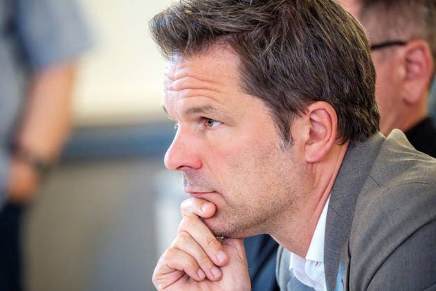 Steffen Krach, SPD-Spitzenkandidat zur Abgeordnetenhauswahl, Podiumsdiskussion in Dahlem, Mittwochabend, Berlin, 29. Juli 2026 Deutschland, Berlin, 29. Juli 2026, Steffen Krach, SPD-Spitzenkandidat zur Abgeordnetenhauswahl, öffentliche Podiumsdiskussion zum Thema: Ist die Wehrhafte Demokratie nur ein Lippenbekenntnis?, AfD-Verbot, veranstaltet vom Bündnis Südwest Weltoffen, Gemeindehaus der Evangelischen Kirche Dahlem, *** Steffen Krach, SPD’s top candidate for the House of Representatives election, panel discussion in Dahlem, Wednesday evening, Berlin, July 29, 2026, Germany, Berlin, July 29, 2026, Steffen Krach, SPD’s top candidate for the House of Representatives election, public panel discussion on the topic Is a ‘defensive democrac