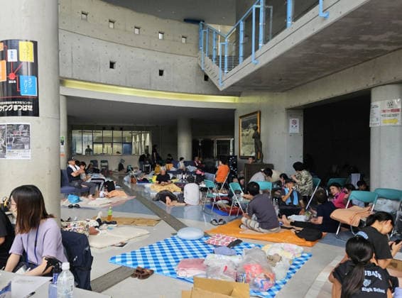 Aftermath of strong earthquake in Japan Aftermath of strong earthquake in Japan Evacuees stay at a shelter in Uki, Kumamoto Prefecture, southwestern Japan, on July 29, 2026, a day after a powerful earthquake hit the prefecture and its vicinity. (Yonhap) 2026-07-30 09:51:03 < 1980-2026 YONHAPNEWS AGENCY. .> ÀÏº» EDITORIAL USE ONLY  Copyright: xx PYH2026073003740031500 YonhapxNewsx yonphotos255051