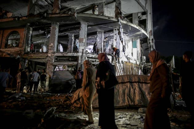 Israeli army continues attacks on civilian homes in Gaza GAZA CITY, GAZA STRIP, PALESTINE - JULY 30: Firefighters respond to a fire in a damaged building near Al-Ahli (Baptist) Hospital after an Israeli strike in eastern Gaza City, Gaza Strip, Palestine on July 30, 2026. According to local sources, the strike targeted the building near the hospital following a renewed ceasefire violation, causing damage and igniting a fire. Saeed M. M. T. Jaras Anadolu Gaza City Gaza. Editorial use only. Please get in touch for any other usage.  Copyright: x2026xAnadoluxSaeedxM.xM.xT.xJarasx