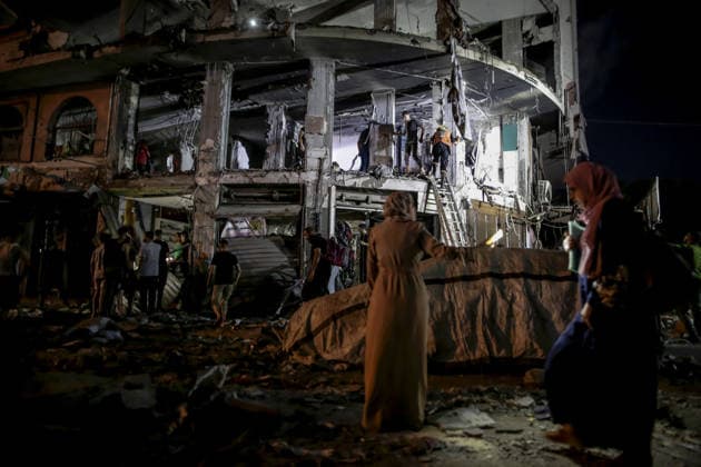 Israeli army continues attacks on civilian homes in Gaza GAZA CITY, GAZA STRIP, PALESTINE - JULY 30: Firefighters respond to a fire in a damaged building near Al-Ahli (Baptist) Hospital after an Israeli strike in eastern Gaza City, Gaza Strip, Palestine on July 30, 2026. According to local sources, the strike targeted the building near the hospital following a renewed ceasefire violation, causing damage and igniting a fire. Saeed M. M. T. Jaras Anadolu Gaza City Gaza. Editorial use only. Please get in touch for any other usage.  Copyright: x2026xAnadoluxSaeedxM.xM.xT.xJarasx