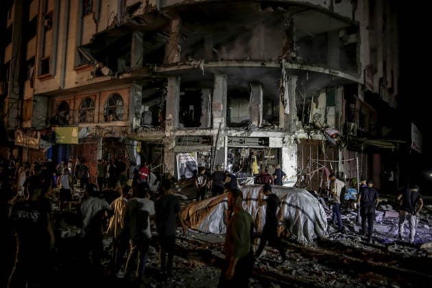 Israeli army continues attacks on civilian homes in Gaza GAZA CITY, GAZA STRIP, PALESTINE - JULY 30: Firefighters respond to a fire in a damaged building near Al-Ahli (Baptist) Hospital after an Israeli strike in eastern Gaza City, Gaza Strip, Palestine on July 30, 2026. According to local sources, the strike targeted the building near the hospital following a renewed ceasefire violation, causing damage and igniting a fire. Saeed M. M. T. Jaras Anadolu Gaza City Gaza. Editorial use only. Please get in touch for any other usage.  Copyright: x2026xAnadoluxSaeedxM.xM.xT.xJarasx