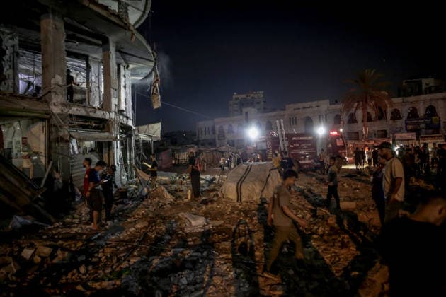 Israeli army continues attacks on civilian homes in Gaza GAZA CITY, GAZA STRIP, PALESTINE - JULY 30: Firefighters respond to a fire in a damaged building near Al-Ahli (Baptist) Hospital after an Israeli strike in eastern Gaza City, Gaza Strip, Palestine on July 30, 2026. According to local sources, the strike targeted the building near the hospital following a renewed ceasefire violation, causing damage and igniting a fire. Saeed M. M. T. Jaras Anadolu Gaza City Gaza. Editorial use only. Please get in touch for any other usage.  Copyright: x2026xAnadoluxSaeedxM.xM.xT.xJarasx