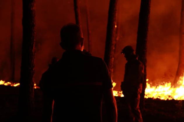 Firefighters continue battling wildfire in southwestern France LEGE-CAP-FERRET, FRANCE - JULY 29: Flames spread through the Grand Crohot forest during a controlled burn carried out near Lege-Cap-Ferret, southwestern France, on July 29, 2026. The operation was conducted as part of wildfire prevention measures following recent blazes in the region. Mohamad Salaheldin Abdelghani Alsayed Anadolu Lege-Cap-Ferret France. Editorial use only. Please get in touch for any other usage.  Copyright: x2026xAnadoluxMohamadxSalaheldinxAbdelghanixAlsayedx