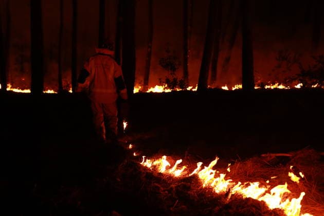 Firefighters continue battling wildfire in southwestern France LEGE-CAP-FERRET, FRANCE - JULY 29: Flames spread through the Grand Crohot forest during a controlled burn carried out near Lege-Cap-Ferret, southwestern France, on July 29, 2026. The operation was conducted as part of wildfire prevention measures following recent blazes in the region. Mohamad Salaheldin Abdelghani Alsayed Anadolu Lege-Cap-Ferret France. Editorial use only. Please get in touch for any other usage.  Copyright: x2026xAnadoluxMohamadxSalaheldinxAbdelghanixAlsayedx