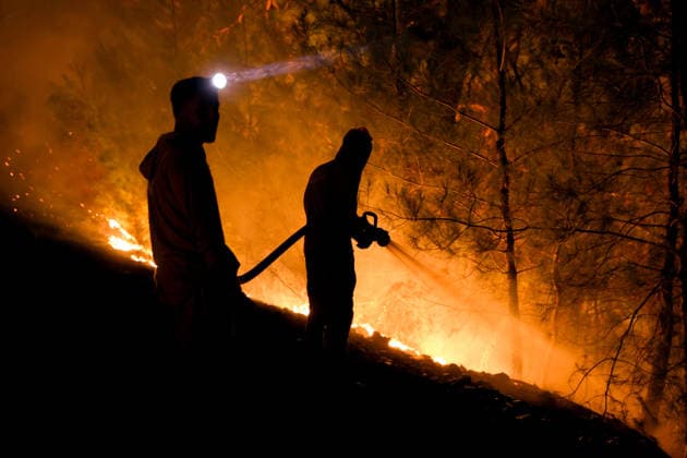 Firefighting efforts continue against forest fire in Antalya ANTALYA, TURKIYE - JULY 30: Firefighting teams continue aerial and ground operations to contain a forest fire that spread due to strong winds in the Alanya district of Antalya, Turkiye, on July 30, 2026. Serhat Cetinkaya Anadolu Antalya Turkey. Editorial use only. Please get in touch for any other usage.  Copyright: x2026xAnadoluxSerhatxCetinkayax