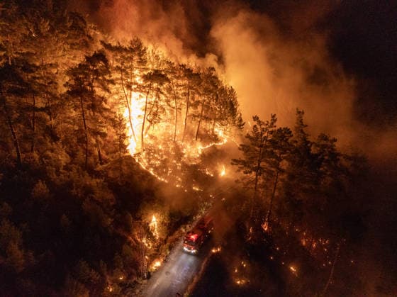 Firefighting efforts continue against forest fire in Antalya ANTALYA, TURKIYE - JULY 30: An aerial view shows firefighting teams continue aerial and ground operations to contain a forest fire that spread due to strong winds in the Alanya district of Antalya, Turkiye, on July 30, 2026. Serhat Cetinkaya Anadolu Antalya Turkey. Editorial use only. Please get in touch for any other usage.  Copyright: x2026xAnadoluxSerhatxCetinkayax