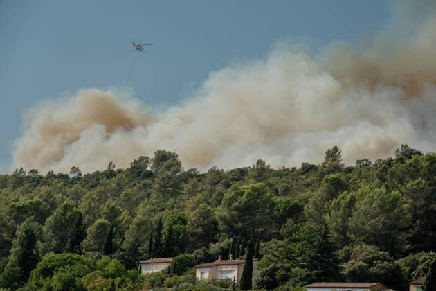 Wildfire Threatens Village Of Camps-la-Source France, Camps-la-Source, July 29, 2026 Several wildfires are affecting the southern part of Brignoles and threatening the village of Camps-la-Source, while the neighborhoods of Pelicon and Tombarel are subject to an evacuation order issued by the Var Prefecture to the Brignoles Exhibition Hall in Camps-la-Source, France, on July 29, 2026. Photo by Laurent Coust ABACAPRESS.COM Camps-la-Source France  Copyright: xCoustxLaurent ABACAx