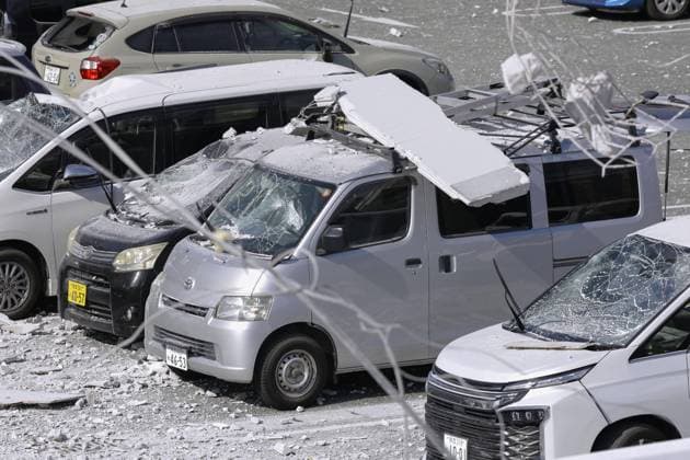 Aftermath of Aeon mall explosion following Kumamoto quake Photo taken on July 29, 2026, shows cars left at a parking lot of an Aeon shopping mall in Kashima in Kumamoto Prefecture where a deadly explosion occurred the previous day following a powerful earthquake that hit the southwestern Japan prefecture and its vicinity.  A14AA0005624524P
