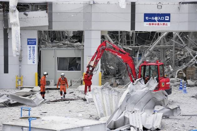 Aftermath of Aeon mall explosion following Kumamoto quake Search and rescue operations continue at a damaged Aeon shopping mall building in Kashima in Kumamoto Prefecture on July 29, 2026, a day after a deadly explosion occurred following a powerful earthquake that hit the southwestern Japan prefecture and its vicinity.  A14AA0005624528P