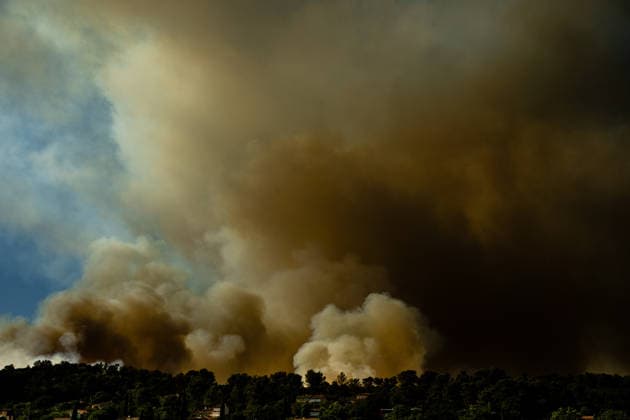 Wildfire Threatens Village Of Camps-la-Source France, Camps-la-Source, July 29, 2026 Several wildfires are affecting the southern part of Brignoles and threatening the village of Camps-la-Source, while the neighborhoods of Pelicon and Tombarel are subject to an evacuation order issued by the Var Prefecture to the Brignoles Exhibition Hall in Camps-la-Source, France, on July 29, 2026. Photo by Laurent Coust ABACAPRESS.COM Camps-la-Source France  Copyright: xCoustxLaurent ABACAx