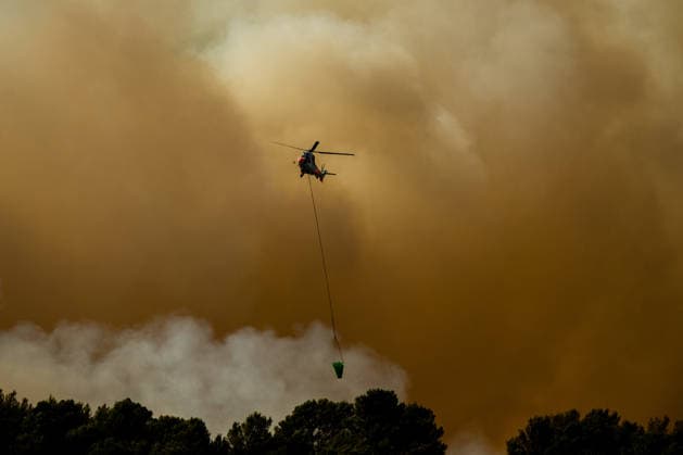 Wildfire Threatens Village Of Camps-la-Source France, Camps-la-Source, July 29, 2026 Several wildfires are affecting the southern part of Brignoles and threatening the village of Camps-la-Source, while the neighborhoods of Pelicon and Tombarel are subject to an evacuation order issued by the Var Prefecture to the Brignoles Exhibition Hall in Camps-la-Source, France, on July 29, 2026. Photo by Laurent Coust ABACAPRESS.COM Camps-la-Source France  Copyright: xCoustxLaurent ABACAx