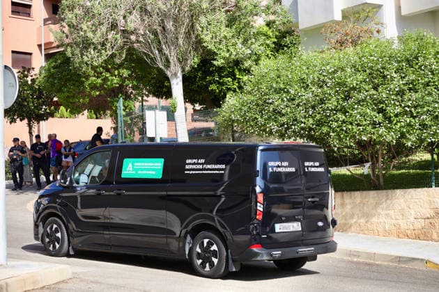 Two Children Die in a House Fire in Benalmádena, Málaga; Funeral Services Arrive at the Burned-Out Home in Benalmádena, Where Two Children Died. July 30, 2026, in Benalmádena, Málaga, Andalusia, Spain Two children, ages 10 and 15, died on Thursday following a fire that broke out in a home in Arroyo de la Miel in the Malaga town of Benalmádena, according to a report from 112, part of the Andalusian Emergency Agency, and the town’s city council. July 30, 2026 Álex Barba July 30, 2026 Benalmádena, Málaga, Andalusia, Benalmádena, Málaga, Andalusia, Spain  Copyright: xÃlexxBarbax 7694919