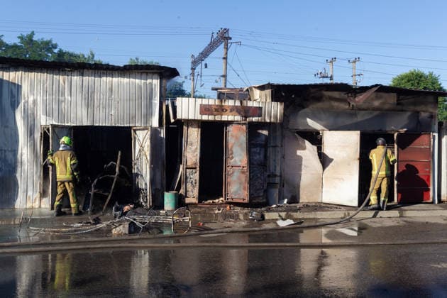 Firefighters examine and pour water on stalls at the Antykar market in Obolonskyi district, which caught fire as a result of an overnight Russian missile strike, Kyiv, Ukraine, July 30, 2026. Debris fell on the market near the Pochaina metro station, igniting trading pavilions. The blaze covered an area of about 100 square metres. Traders’ goods were destroyed, leaving only burnt-out metal structures at the site. (Photo by Kyrylo Chubotin Ukrinform) Market in Kyiv catches fire due to overnight Russian attack  Copyright: xKyryloxChubotinx