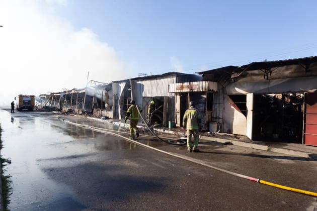 Firefighters examine and pour water on stalls at the Antykar market in Obolonskyi district, which caught fire as a result of an overnight Russian missile strike, Kyiv, Ukraine, July 30, 2026. Debris fell on the market near the Pochaina metro station, igniting trading pavilions. The blaze covered an area of about 100 square metres. Traders’ goods were destroyed, leaving only burnt-out metal structures at the site. (Photo by Kyrylo Chubotin Ukrinform) Market in Kyiv catches fire due to overnight Russian attack  Copyright: xKyryloxChubotinx
