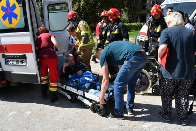 Russian overnight missile strike damages residential buildings in Lviv LVIV, UKRAINE - JULY 30: Emergency workers help residents that need urgent care following a Russian missile attack in Lviv, Ukraine, on July 30, 2026. The overnight strike hit residential areas, damaging 21 houses, vehicles, a kindergarten, and a school, leaving 31 people injured and two others missing as search operations continue. Olena Znak Anadolu Lviv Ukraine. Editorial use only. Please get in touch for any other usage.  Copyright: x2026xAnadoluxOlenaxZnakx