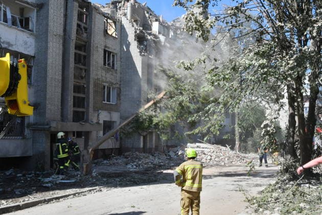 Russian overnight missile strike damages residential buildings in Lviv LVIV, UKRAINE - JULY 30: Emergency workers use heavy equipment to clear rubble from damaged apartment buildings following a Russian missile attack in Lviv, Ukraine, on July 30, 2026. The overnight strike hit residential areas, damaging 21 houses, vehicles, a kindergarten, and a school, leaving 31 people injured and two others missing as search operations continue. Olena Znak Anadolu Lviv Ukraine. Editorial use only. Please get in touch for any other usage.  Copyright: x2026xAnadoluxOlenaxZnakx
