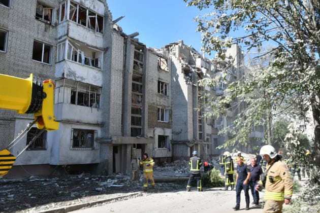 Russian overnight missile strike damages residential buildings in Lviv LVIV, UKRAINE - JULY 30: Emergency workers use heavy equipment to clear rubble from damaged apartment buildings following a Russian missile attack in Lviv, Ukraine, on July 30, 2026. The overnight strike hit residential areas, damaging 21 houses, vehicles, a kindergarten, and a school, leaving 31 people injured and two others missing as search operations continue. Olena Znak Anadolu Lviv Ukraine. Editorial use only. Please get in touch for any other usage.  Copyright: x2026xAnadoluxOlenaxZnakx