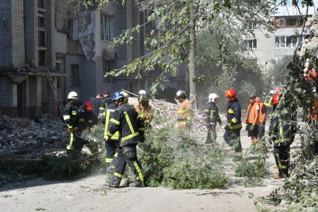 Russian overnight missile strike damages residential buildings in Lviv LVIV, UKRAINE - JULY 30: Emergency workers use heavy equipment to clear rubble from damaged apartment buildings following a Russian missile attack in Lviv, Ukraine, on July 30, 2026. The overnight strike hit residential areas, damaging 21 houses, vehicles, a kindergarten, and a school, leaving 31 people injured and two others missing as search operations continue. Olena Znak Anadolu Lviv Ukraine. Editorial use only. Please get in touch for any other usage.  Copyright: x2026xAnadoluxOlenaxZnakx