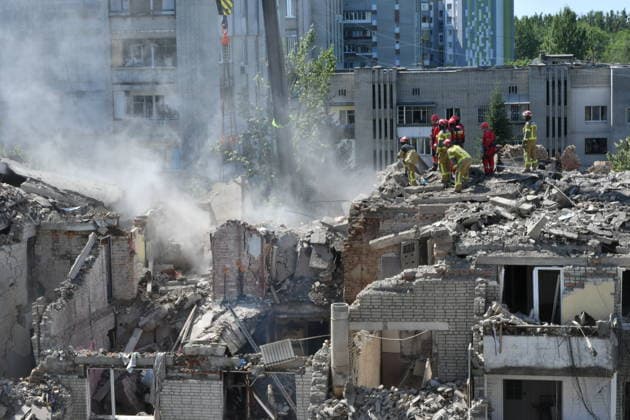 Russian overnight missile strike damages residential buildings in Lviv LVIV, UKRAINE - JULY 30: Emergency workers work with heavy equipment to clear the rubble of apartment buildings following a Russian missile attack in Lviv, Ukraine, on July 30, 2026. The overnight strike hit residential areas, damaging 21 houses, vehicles, a kindergarten, and a school, leaving 31 people injured and two others missing as search operations continue. Olena Znak Anadolu Lviv Ukraine. Editorial use only. Please get in touch for any other usage.  Copyright: x2026xAnadoluxOlenaxZnakx