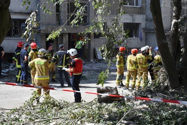 Russian overnight missile strike damages residential buildings in Lviv LVIV, UKRAINE - JULY 30: Emergency workers work with heavy equipment to clear the rubble of apartment buildings following a Russian missile attack in Lviv, Ukraine, on July 30, 2026. The overnight strike hit residential areas, damaging 21 houses, vehicles, a kindergarten, and a school, leaving 31 people injured and two others missing as search operations continue. Olena Znak Anadolu Lviv Ukraine. Editorial use only. Please get in touch for any other usage.  Copyright: x2026xAnadoluxOlenaxZnakx