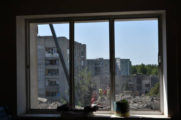 Russian overnight missile strike damages residential buildings in Lviv LVIV, UKRAINE - JULY 30: Emergency workers work with heavy equipment to clear the rubble of apartment buildings following a Russian missile attack in Lviv, Ukraine, on July 30, 2026. The overnight strike hit residential areas, damaging 21 houses, vehicles, a kindergarten, and a school, leaving 31 people injured and two others missing as search operations continue. Olena Znak Anadolu Lviv Ukraine. Editorial use only. Please get in touch for any other usage.  Copyright: x2026xAnadoluxOlenaxZnakx
