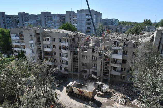 Russian overnight missile strike damages residential buildings in Lviv LVIV, UKRAINE - JULY 30: Emergency workers work with heavy equipment to clear the rubble of apartment buildings following a Russian missile attack in Lviv, Ukraine, on July 30, 2026. The overnight strike hit residential areas, damaging 21 houses, vehicles, a kindergarten, and a school, leaving 31 people injured and two others missing as search operations continue. Olena Znak Anadolu Lviv Ukraine. Editorial use only. Please get in touch for any other usage.  Copyright: x2026xAnadoluxOlenaxZnakx