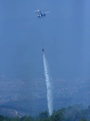 Firefighters battle wildfire in Mugla from air and ground MUGLA, TURKIYE - JULY 30 : Fire extinguishing efforts continue both from the air and land to contain a wildfire in the Seydikemer district of Mugla, Turkiye on July 30, 2026. Mahmut Serdar Alakus Anadolu Mugla Turkey. Editorial use only. Please get in touch for any other usage.  Copyright: x2026xAnadoluxMahmutxSerdarxAlakusx