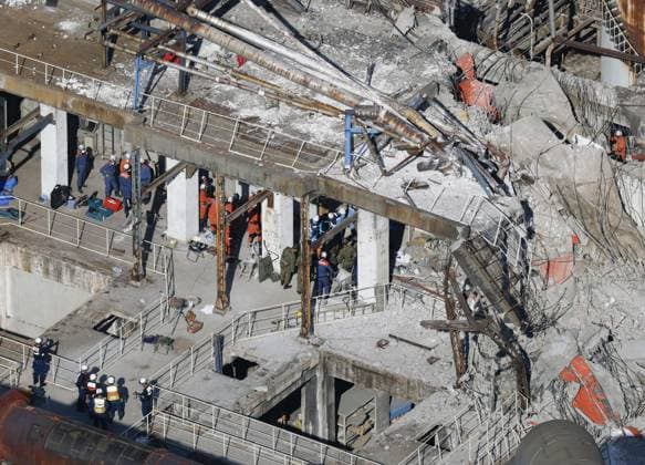 Aftermath of strong earthquake in Kumamoto Photo taken from a Kyodo News helicopter shows search and rescue operations continuing for a missing person at a partially destroyed Nippon Paper Industries Co. plant in Yatsushiro, Kumamoto Prefecture, on July 30, 2026, two days after a powerful earthquake hit the southwestern Japan prefecture.  A14AA0005624608P