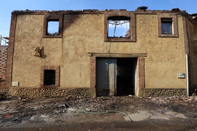 The 312 people evacuated due to the fire in San Cipriano, León, return home. A house destroyed in a wildfire, July 30, 2026, in Castro del Condado, León, Castile and León, Spain. The 312 residents who had been evacuated due to the fire in San Cipriano del Condado, León, were allowed to return home on Thursday, after the fire’s Potential Severity Index (IGR) dropped to 1 following favorable developments overnight. JULY 30, 2026 FOREST FIRE Castro del Condado, León, Castile Castro del Condado, León, Castile, Spain  Copyright: xFernandoxOterox 7695147