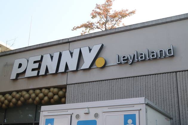 Der Discounter PENNY hat am 30. Juli 2026 in Frankfurt am Main (Ludwig-Landmann-Straße 81) den dauerhaften Influencerinnen-Markt Leylaland in Kooperation mit Reality-TV-Star Leyla Heiter eröffnet. *** On July 30, 2026, the discount retailer PENNY opened the permanent influencer market Leylaland at Ludwig Landmann Straße 81 in Frankfurt am Main, in collaboration with reality TV star Leyla Heiter. Copyright: xAgenturxMatthiasxWehnertx xM.xGränzdörferx