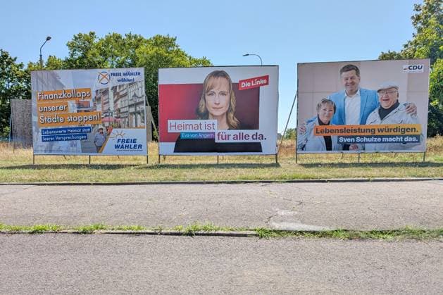 Halle (Saale), Sachsen-Anhalt, Deutschland, 30.07.2026: Wahlplakate zur Landtagswahl von Freie Wähler, Linke und CDU *** Halle, Saale, Saxony-Anhalt, Germany, July 30, 2026: Election posters for the state legislative election from the Free Voters, The Left, and the CDU Copyright: xdtsxNachrichtenagenturx dts_129043