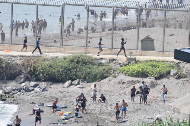 Hundreds of people swim across to Ceuta from Morocco, with a crowd waiting on the other side of the border. Several migrants attempt to swim across the border on July 30, 2026, in Ceuta, Spain. Hundreds of people of Maghreb origin have crossed into Ceuta from Morocco throughout the morning, both by swimming and via the breakwater, and a crowd is waiting on the other side of the border to enter the autonomous city in the same way. Over the past week, more than 2,000 migrants have already done so. JULY 30, 2026 Europa Press 07 30 2026 Ceuta, Spain  Copyright: xEuropaxPressx 7695272
