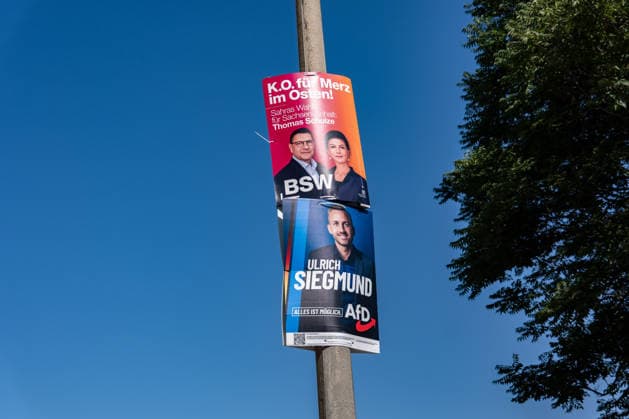 Wahlplakate von BSW mit Sahra Wagenknecht und Thomas Schulze und vom Spitzenkandidat der AfD Ulrich Siegmund in Magdeburg am 30. Juli 2026. Landtagswahlen in Sachsen-Anhalt *** Election posters from the BSW featuring Sahra Wagenknecht and Thomas Schulze, and from the AfD s lead candidate, Ulrich Siegmund, in Magdeburg on July 30, 2026, during the state elections in Saxony-Anhalt