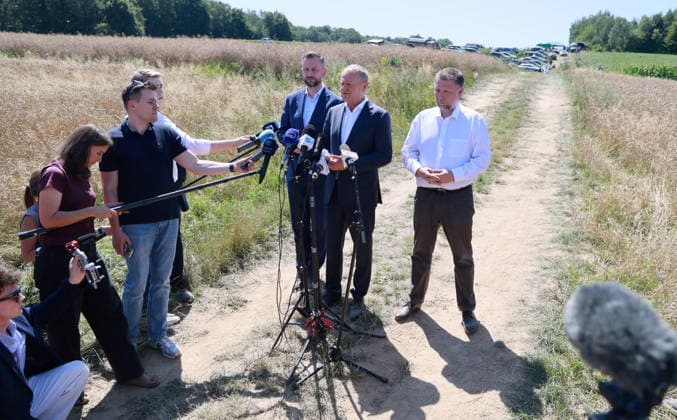 Russian missile crashed in eastern Poland Photo: Wojciech Olkusnik East News Minister of defence Wladyslaw Kosiniak-Kamysz, Polish prime minister Donald Tusk and minister of internal affairs and administration Marcin Kierwinski hold a press conference near the site of a crater in a field left by an unidentified object that is believed to be a Russian missile near the village of Tarnawa Kolonia on July 30, 2026 in eastern Poland. EN_01681810_0004 