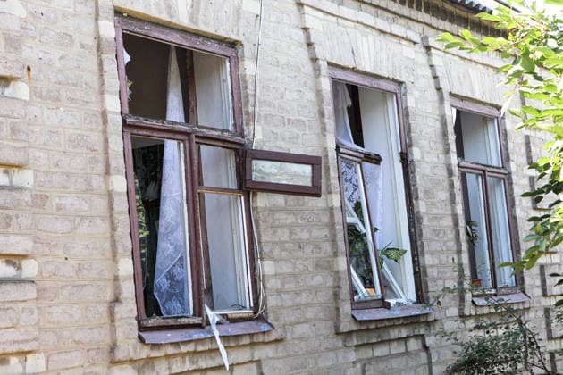 Russia Strikes Home of Large Family Near Kryvyi Rih - Ukraine Windows of a house are shattered by a Russian missile strike on a residential area, Radushne settlement, Kryvyi Rih district, Dnipropetrovsk region, Ukraine, July 30, 2026. On the night of 29?30 July 2026, Russian occupying forces launched an Iskander-M ballistic missile at the settlement, hitting a private house where a large family lived. Six deaths have been officially confirmed: the parents and three of their children were killed. Search and rescue operations are underway, as other children from the family may remain trapped under the rubble. In total, two private houses were destroyed, while the blast wave and debris severely damaged at least five neighbouring homes. Eight r  Copyright: xMyakshykovxMykola Ukrinform ABACAx
