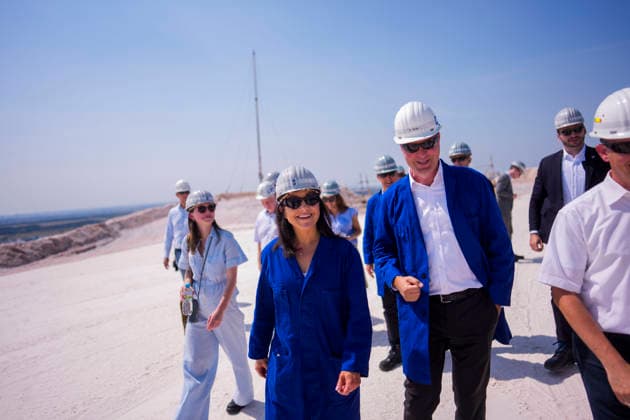 Katherina Reiche (CDU), Bundesministerin fuer Wirtschaft und Energie, besucht die K+S Minerals and Agriculture GmbH Werk Zielitz. Zielitz, 30.07.2026. Fotografiert im Auftrag des Bundesministeriums fuer Wirtschaft und Energie Zielitz Deutschland *** Katherina Reiche (CDU), Federal Minister of Economic Affairs and Energy, visits the K S Minerals and Agriculture GmbH plant in Zielitz. Zielitz, July 30, 2026. Photographed on behalf of the Federal Ministry of Economic Affairs and Energy. Zielitz, Germany Copyright: xDominikxButzmannx