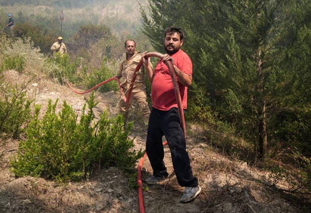 Firefighting efforts continue in Turkiye s Mugla MUGLA, TURKIYE - JULY 30: Firefighters, Turkish General Directorate of Forestry teams and citizens, living in the area, continue their efforts to extinguish the fire while air and land intervention continues against the forest fire in Seydikemer district of Mugla, Turkiye on July 30, 2026. Mahmut Serdar Alakus Anadolu Mugla Turkey. Editorial use only. Please get in touch for any other usage.  Copyright: x2026xAnadoluxMahmutxSerdarxAlakusx