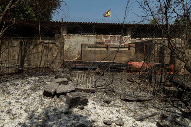 More than 1,000 residents from various municipalities evacuated due to the Vall d’Uixó fire can return to their homes. A house destroyed by a wildfire, July 30, 2026, in Alfondeguilla, Castellón, Valencian Community, Spain. The fire is entering its sixth active day, and a temperature inversion is hampering aerial firefighting efforts in some areas. The progress of the Vall d’Uixó fire now allows more than 1,000 residents from the municipalities of Torralba, Ayódar, Fuentes de Ayódar, Villamalur, Almedíjar, and Azuébar in Castellón to return to their homes, while the lockdown on the Nova Onda residential development has been lifted. JULY 30, 2026 FOREST FIRE Ángel Sá Alfondeguilla, Castellón, Valencian Community, Spain  Copyright: xÃngelxSanchezx 7695520