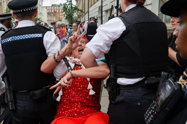 July 30, 2026, London, England, United Kingdom: Metropolitan Police officers arrest a protester during a demonstration outside Westminster Magistrates Court in central London on July 30, 2026. The protest, organised by Defend Our Juries, opposed the proscription of Palestine Action and the use of terrorism legislation against demonstrators. London United Kingdom  - ZUMAk172 20260730_zip_k172_031 Copyright: xThomasxKrychx