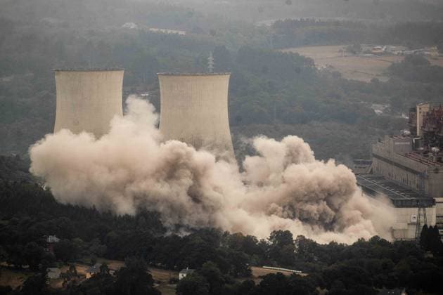 Demolition of the cooling towers at Endesa’s former thermal power plant in As Pontes, A Coruna Demolition of the cooling towers at Endesa’s former thermal power plant, as of July 30, 2026, in As Pontes, A Coruna, Galicia, Spain. The cooling towers of Endesa’s former thermal power plant—99 meters tall and 84 meters in diameter at the base—were demolished via a controlled blast. The operation is part of the plant’s decommissioning process, which began in 2024 following the permanent closure of the coal-fired power plant and authorization from the Ministry for Ecological Transition. JULY 30, 2026 As Pontes, A Coruna, Galicia As Pontes, A Coruna, Galicia, Spain  Copyright: xCarlosxCastrox 7695623