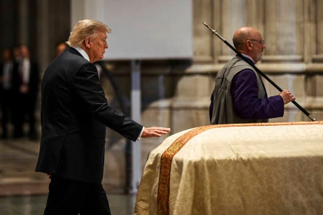 July 30, 2026, Washington, Dc, United States: U.S. President Donald Trump, pauses for a moment at the casket of former Senator Lindsey Graham, R-SC, during the memorial service at Washington National Cathedral, July 28, 2026, in Washington, D.C. Washington United States - ZUMAp138 20260730_zaa_p138_009 Copyright: xDanielxTorok WhitexHousex