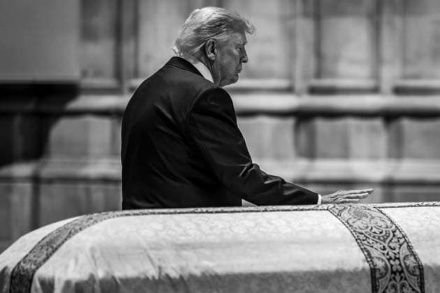 July 30, 2026, Washington, Dc, United States: U.S. President Donald Trump, pauses for a moment at the casket of former Senator Lindsey Graham, R-SC, during the memorial service at Washington National Cathedral, July 28, 2026, in Washington, D.C. Washington United States - ZUMAp138 20260730_zaa_p138_010 Copyright: xDanielxTorok WhitexHousex
