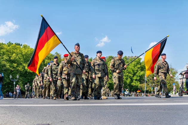 Berlin, 30.07.2026 Ein Gedenkmarsch für gefallene Bundeswehrsoldaten führt am Donnerstag durch Berlin. Die Tagesetappe verläuft von Kladow bis zum Reichstagsgebäude. Anschließend findet am Ehrenmal der Bundeswehr am Bendlerblock eine Gedenkveranstaltung statt. *** Berlin, July 30, 2026 A memorial march for fallen Bundeswehr soldiers will pass through Berlin on Thursday. The day s route runs from Kladow to the Reichstag building. A memorial ceremony will then take place at the Bundeswehr Memorial at the Bendlerblock.